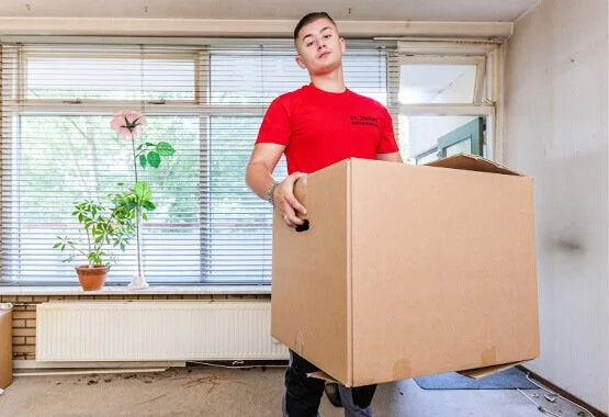 Ontruiming de zwart dozen tillen