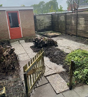 ontruiming de zwart tuin leeghalen