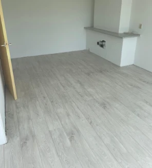 Ontruimingdezwart-klusdiensten-gallerij-9 Klusdiensten woonkamer ontruimd