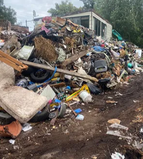 Ernstige vervuiling en grofvuil bij extreme terreinvervuiling voor ontruiming