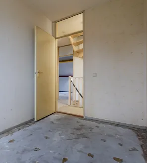 complete-transformatie-van-zwaar-vervuilde-woning-gallerij (6) Leegstaande slaapkamer na grondige ontruiming en schoonmaak