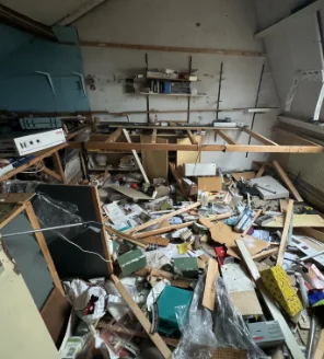 huisbezemschoon-opleveren-gallerij (4) Ophoping van grofvuil en puin vóór ontruiming