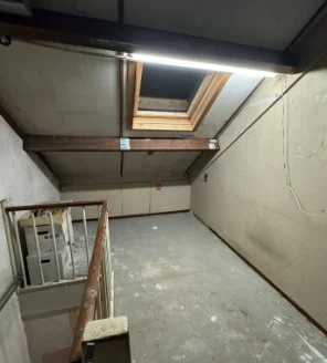 huisbezemschoon-opleveren-gallerij (7) Leeggeruimde zolderruimte na een succesvolle woningontruiming