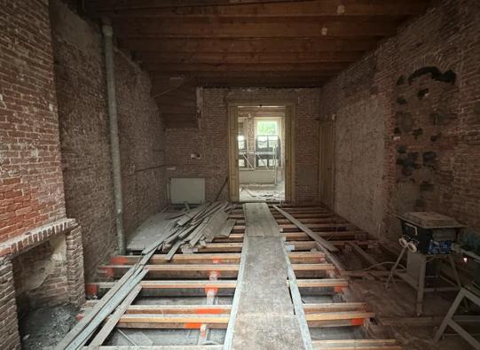 Resultaat van een professionele ontruiming waarbij dit pand in Zuid-Holland volledig is gestript en casco wordt opgeleverd.