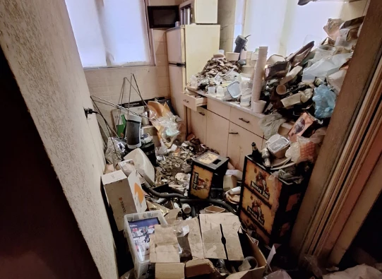 Thumbnail van extreme woningontruiming bij vervuilde verzamelwoning