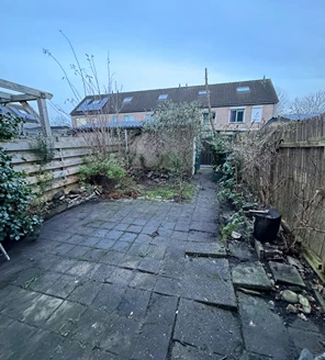 Achtertuin opgeruimd en vrij van obstakels na tuinontruiming